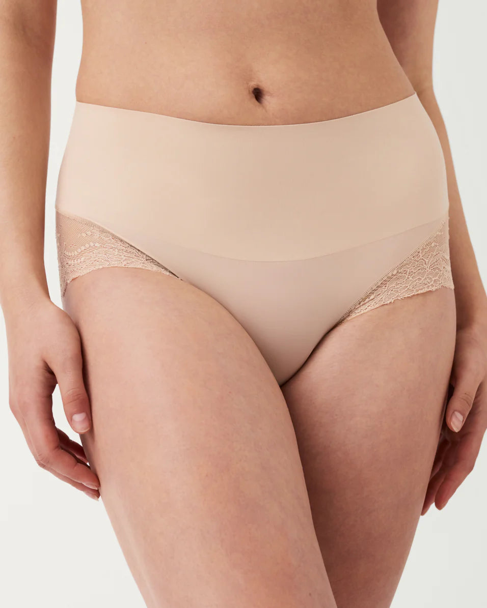 Spanx Undie-tectable Smooting Lace Hi-Hipster Panty
