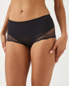 Spanx Undie-tectable Smooting Lace Hi-Hipster Panty